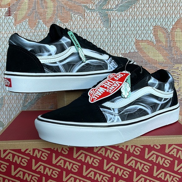 Vans WMNS Comfycush Old Skool 
After Dark Black/White
VN0A5DYCBZW
sneakers - Picture 9 of 16